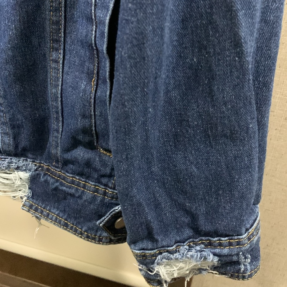 Denim distressed Jacket Women’s Sz 1X Button down 6-Pocket Classic For all Ages - Picture 5 of 9